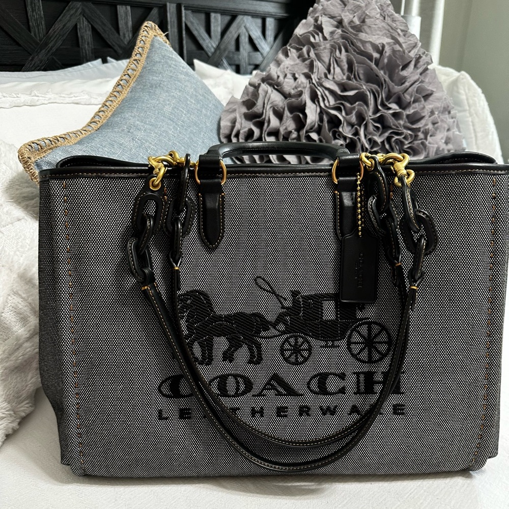 COACH Reese Tote (Large One)